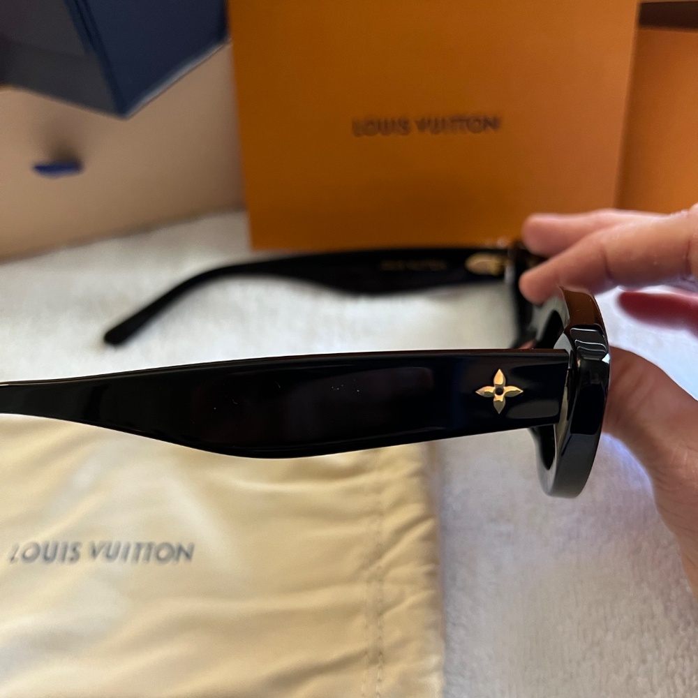 Louis Vuitton Cat Eye Sunglasses Black - Authentic - Picture 11 of 16